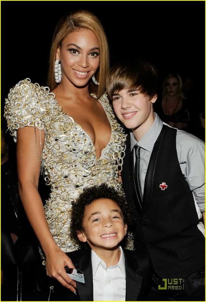 justin bieber grammys 2010. justin bieber grammys 2010.