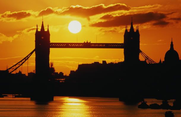 the-sun-sets-over-tower-bridge-pic-getty-images-4851816651.jpg