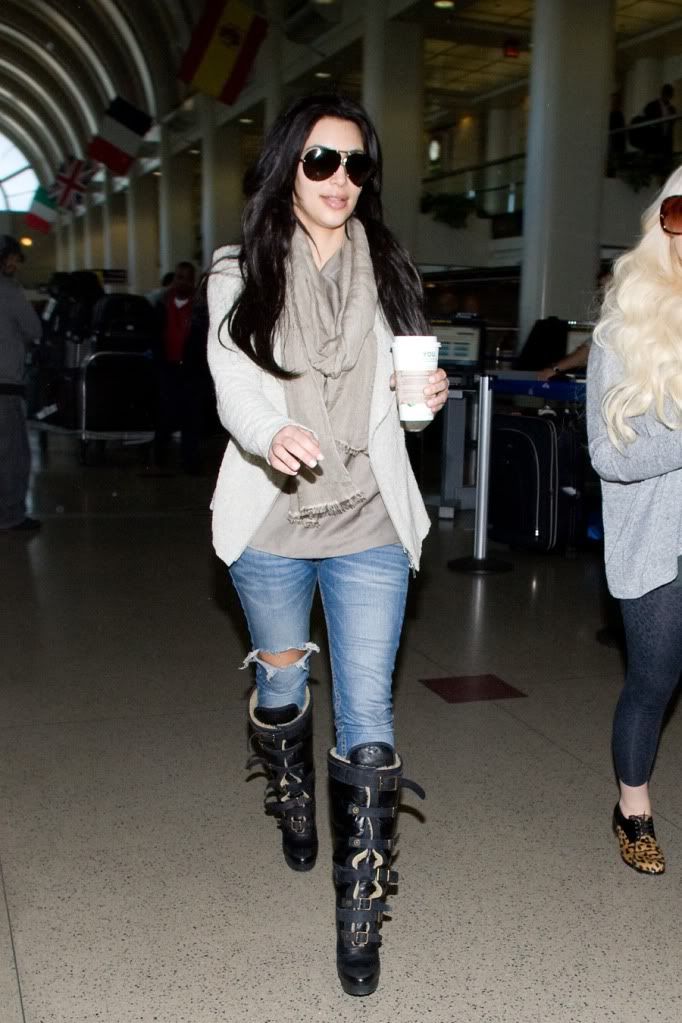 Kim Kardashian at LAX airport February 13 2011 What she wore