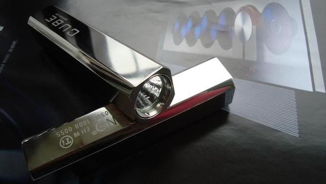 http://i583.photobucket.com/albums/ss279/FlashlightsNgear/01XENOCUBEV6Ti.jpg